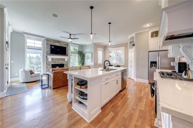 11515 W 165th Terrace, Overland Park, KS 66221
