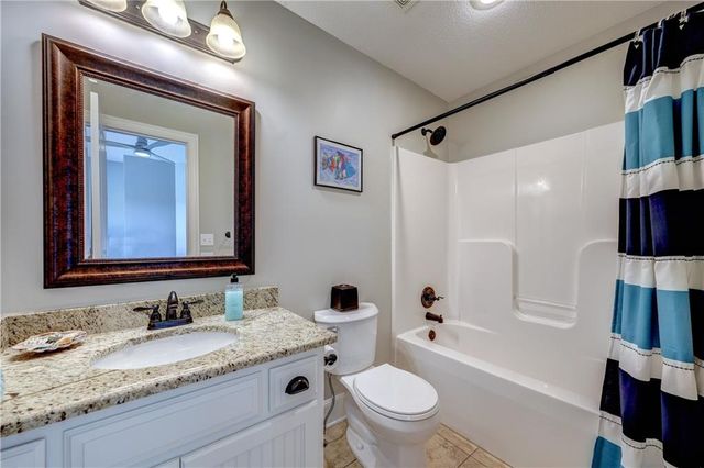 11515 W 165th Terrace, Overland Park, KS 66221