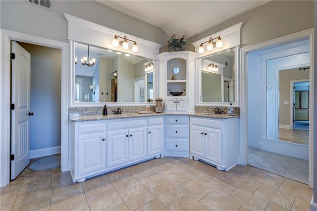 11515 W 165th Terrace, Overland Park, KS 66221