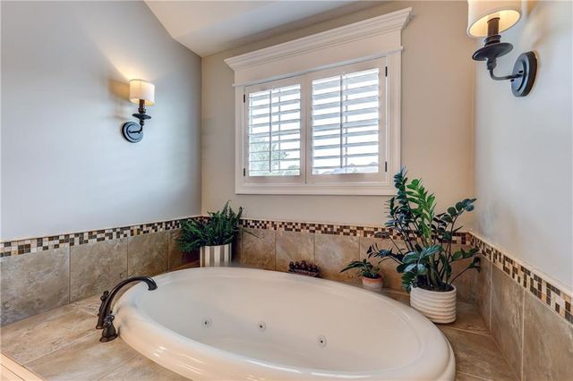 11515 W 165th Terrace, Overland Park, KS 66221