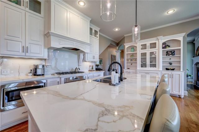 11515 W 165th Terrace, Overland Park, KS 66221