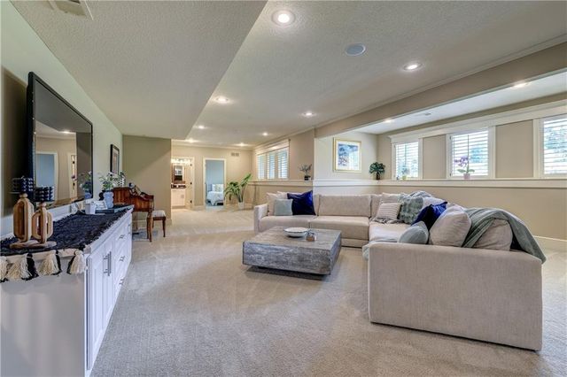 11515 W 165th Terrace, Overland Park, KS 66221