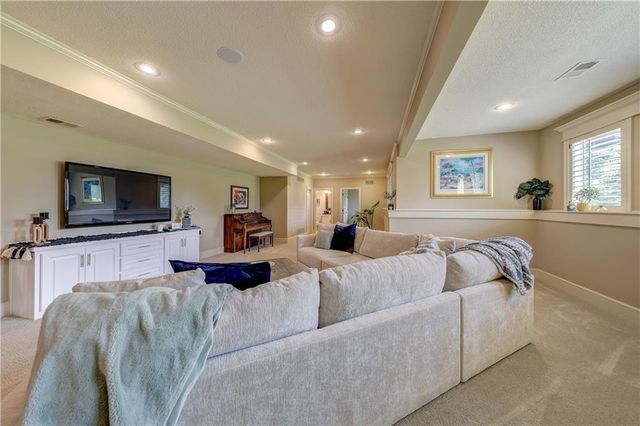 11515 W 165th Terrace, Overland Park, KS 66221