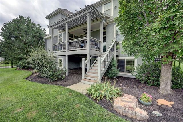 11515 W 165th Terrace, Overland Park, KS 66221