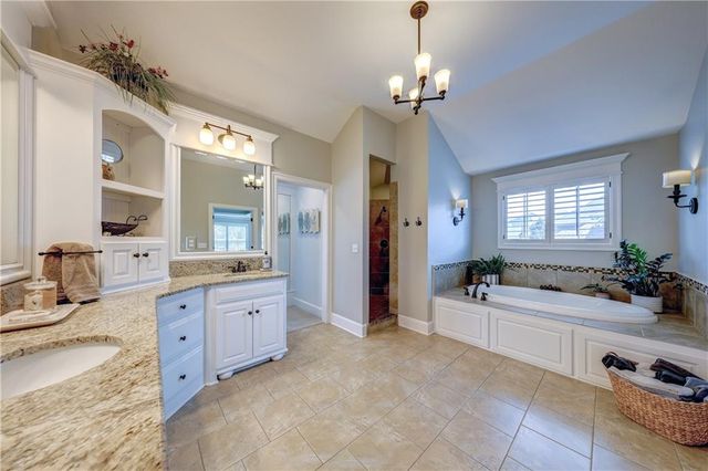 11515 W 165th Terrace, Overland Park, KS 66221