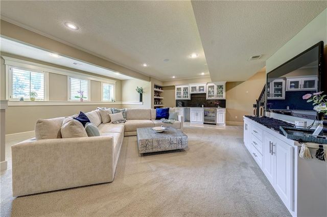 11515 W 165th Terrace, Overland Park, KS 66221