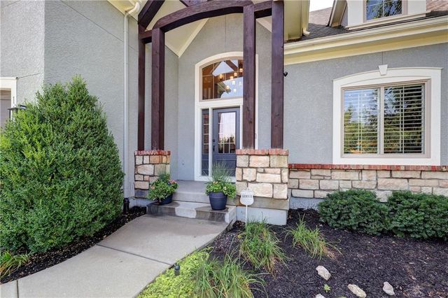 11515 W 165th Terrace, Overland Park, KS 66221