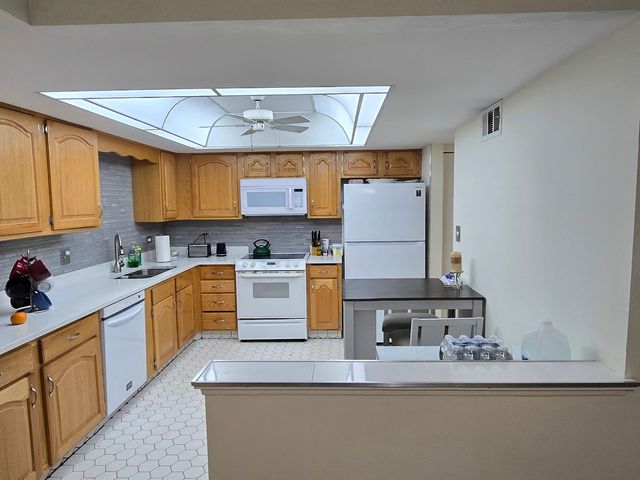 9637 S Keeler Avenue 1E, Oak Lawn, IL 60453
