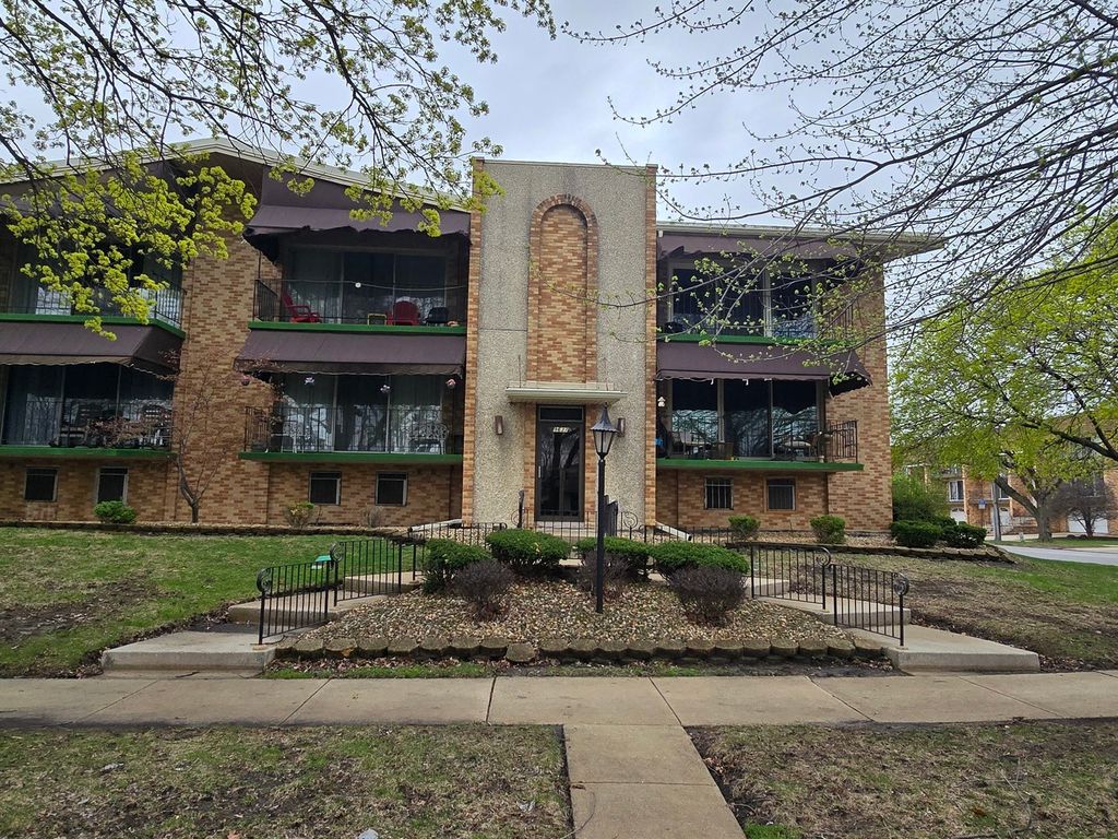 9637 S Keeler Avenue 1E, Oak Lawn, IL 60453