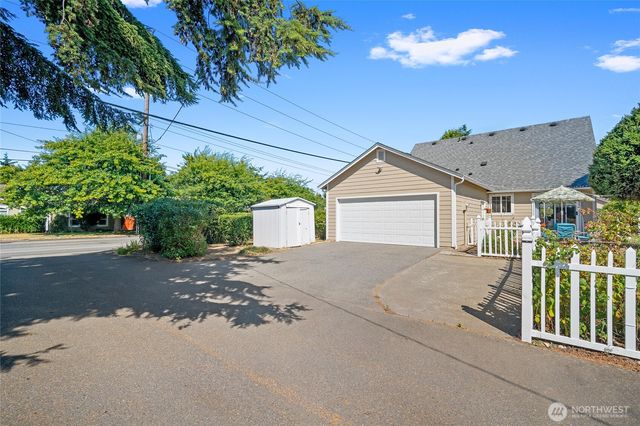 1200 Elm Street, Lynden, WA 98264