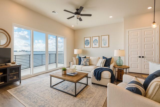 4405 Davis Lane, Seabrook, TX 77586