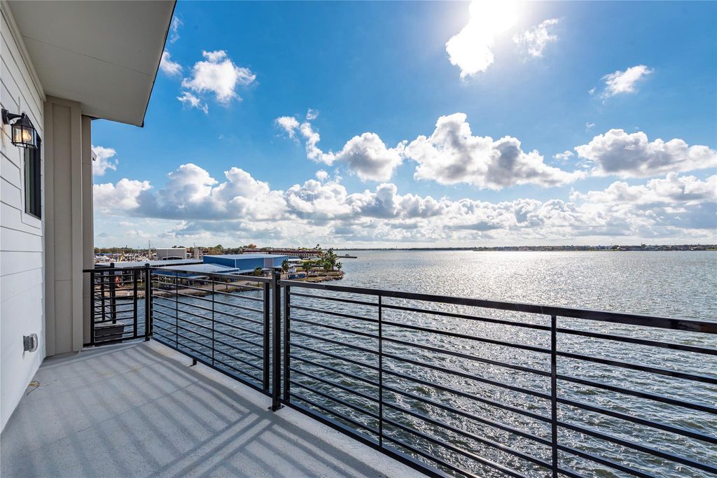 4405 Davis Lane, Seabrook, TX 77586