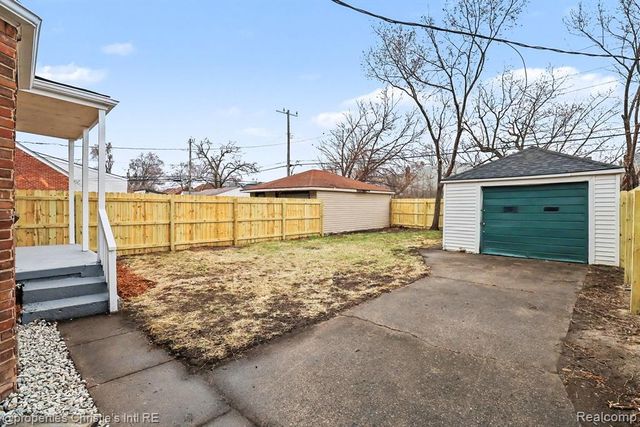 18300 Mendota Street, Detroit, MI 48221