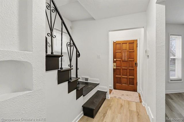 18300 Mendota Street, Detroit, MI 48221