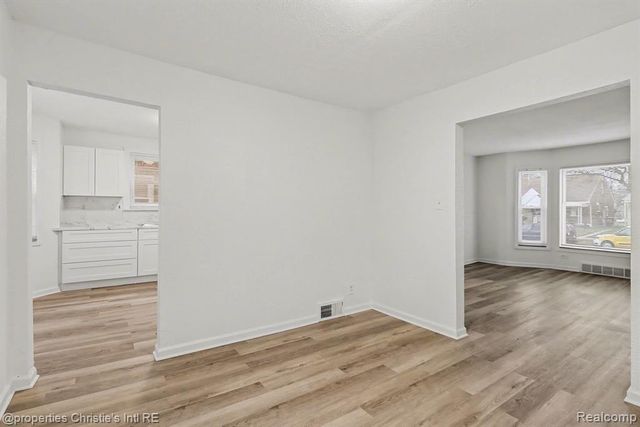 18300 Mendota Street, Detroit, MI 48221