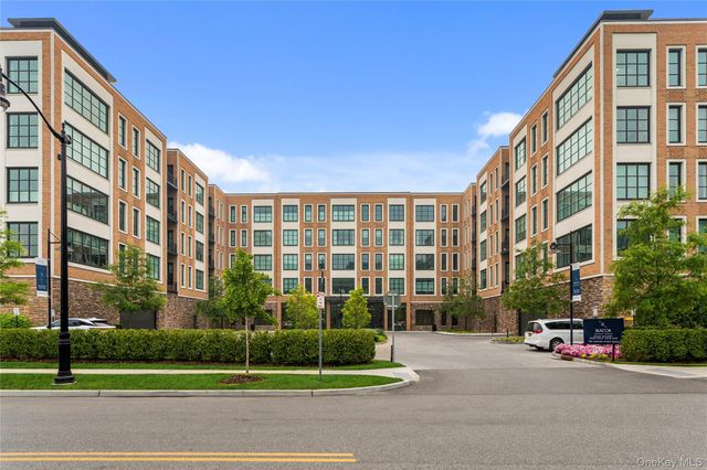 100 Garvies Point Road 1327, Glen Cove, NY 11542