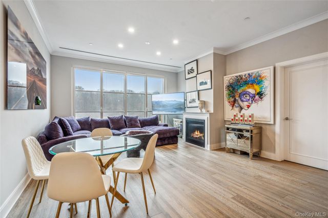 100 Garvies Point Road 1327, Glen Cove, NY 11542