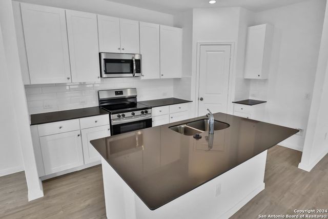 2716 SIERRA CHICAS LN, Seguin, TX 78155