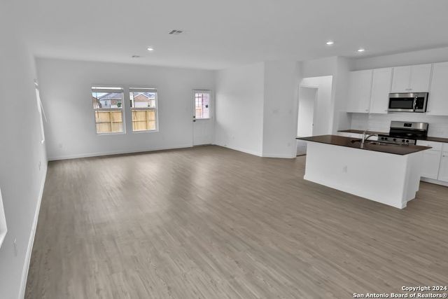 2716 SIERRA CHICAS LN, Seguin, TX 78155