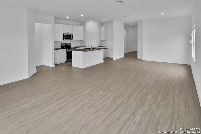 2716 SIERRA CHICAS LN, Seguin, TX 78155
