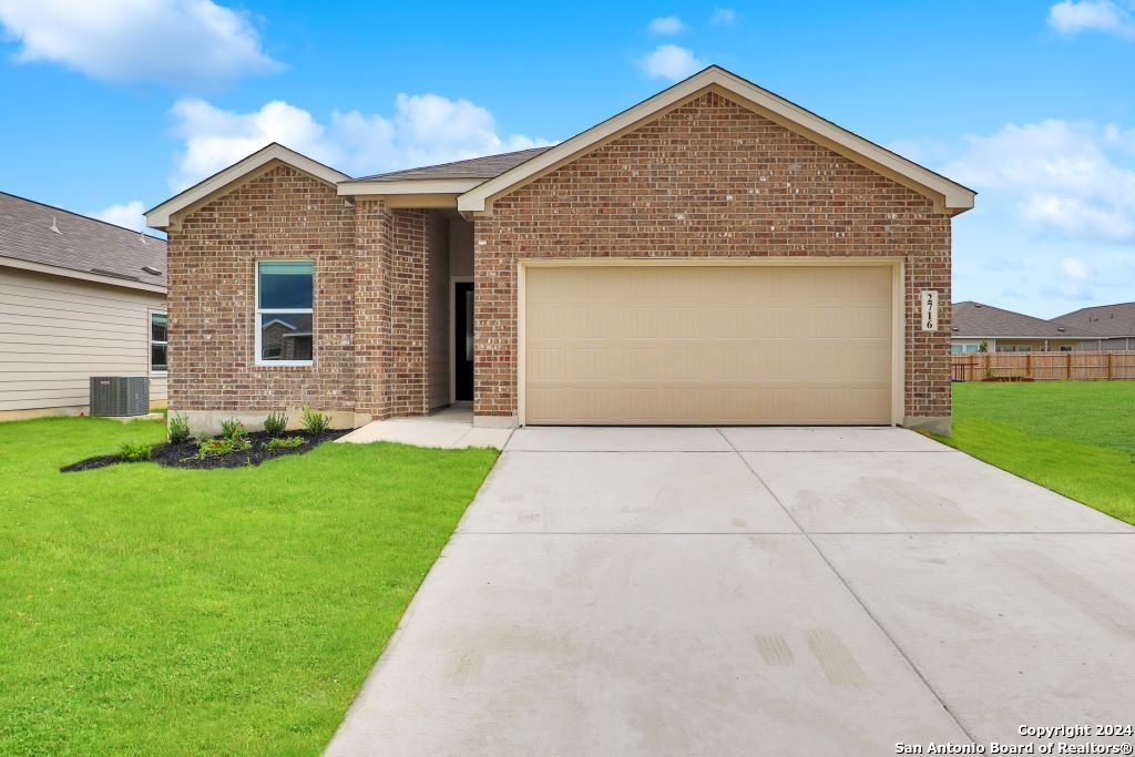 2716 SIERRA CHICAS LN, Seguin, TX 78155