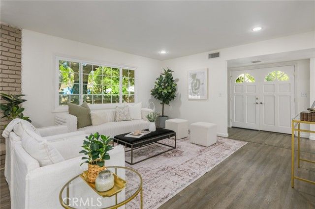 17256 Lemay, Los Angeles, CA 91406