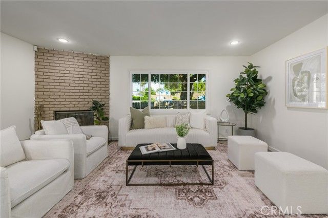 17256 Lemay, Los Angeles, CA 91406