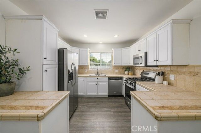 17256 Lemay, Los Angeles, CA 91406