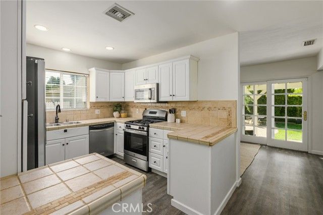 17256 Lemay, Los Angeles, CA 91406