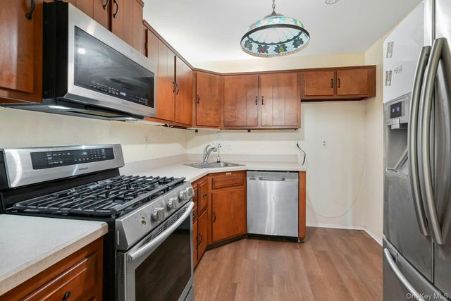 66 Parkside Drive 66, Suffern, NY 10901