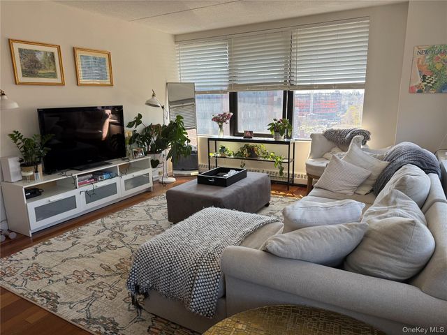 4 Martine Avenue 1416, White Plains, NY 10606