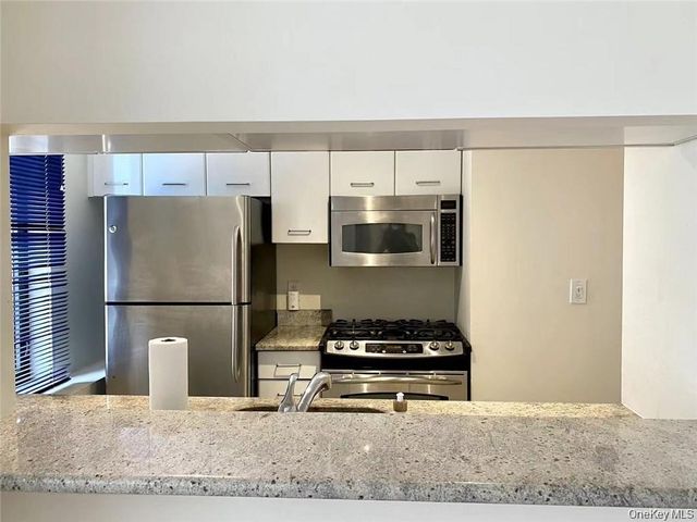 4 Martine Avenue 1416, White Plains, NY 10606
