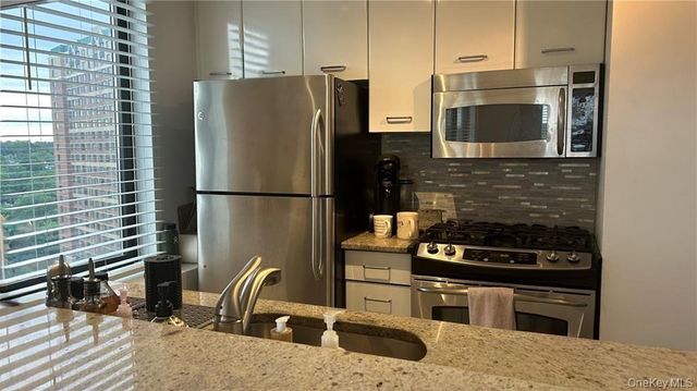 4 Martine Avenue 1416, White Plains, NY 10606