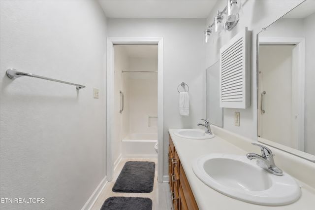 10464 Laura Lee Lane, Knoxville, TN 37922