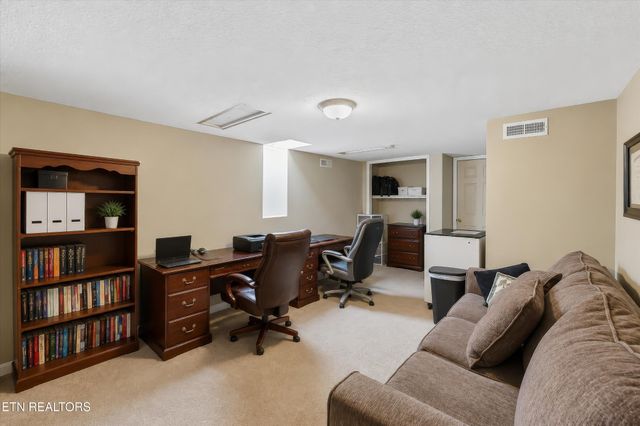 10464 Laura Lee Lane, Knoxville, TN 37922