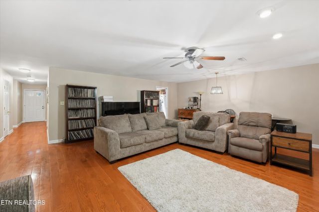 10464 Laura Lee Lane, Knoxville, TN 37922