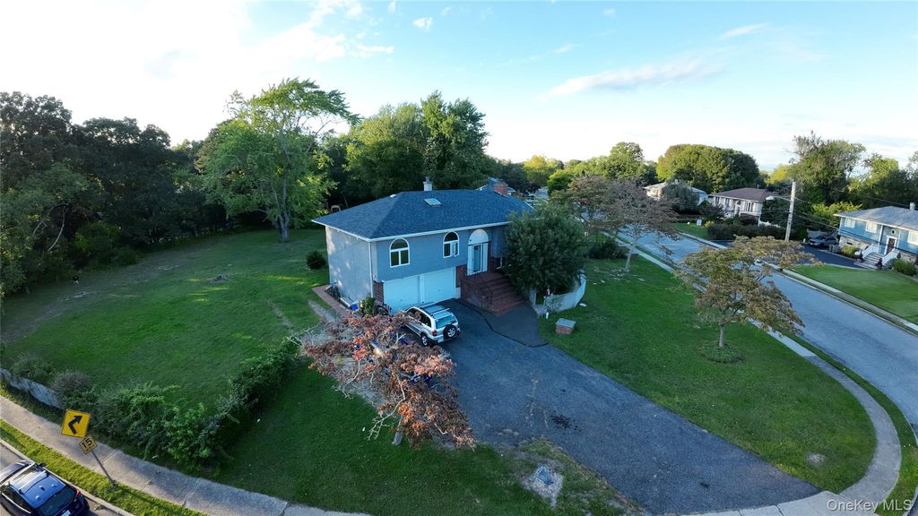 82 Yale Avenue, Oakdale, NY 11769 — photo 2