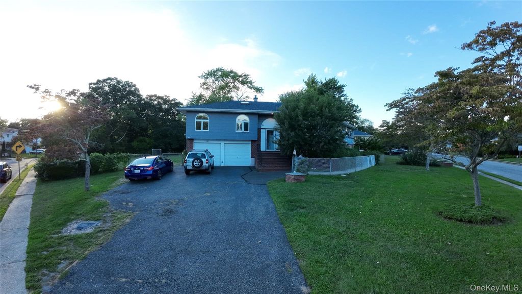 82 Yale Avenue, Oakdale, NY 11769 — photo 3