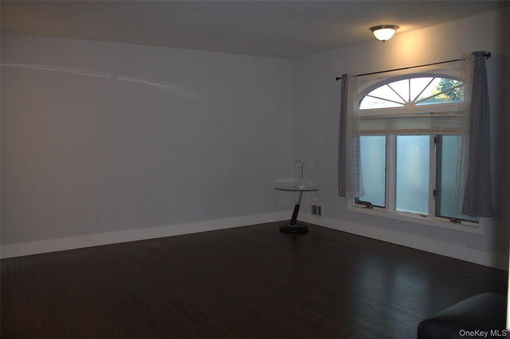 82 Yale Avenue, Oakdale, NY 11769 — photo 4