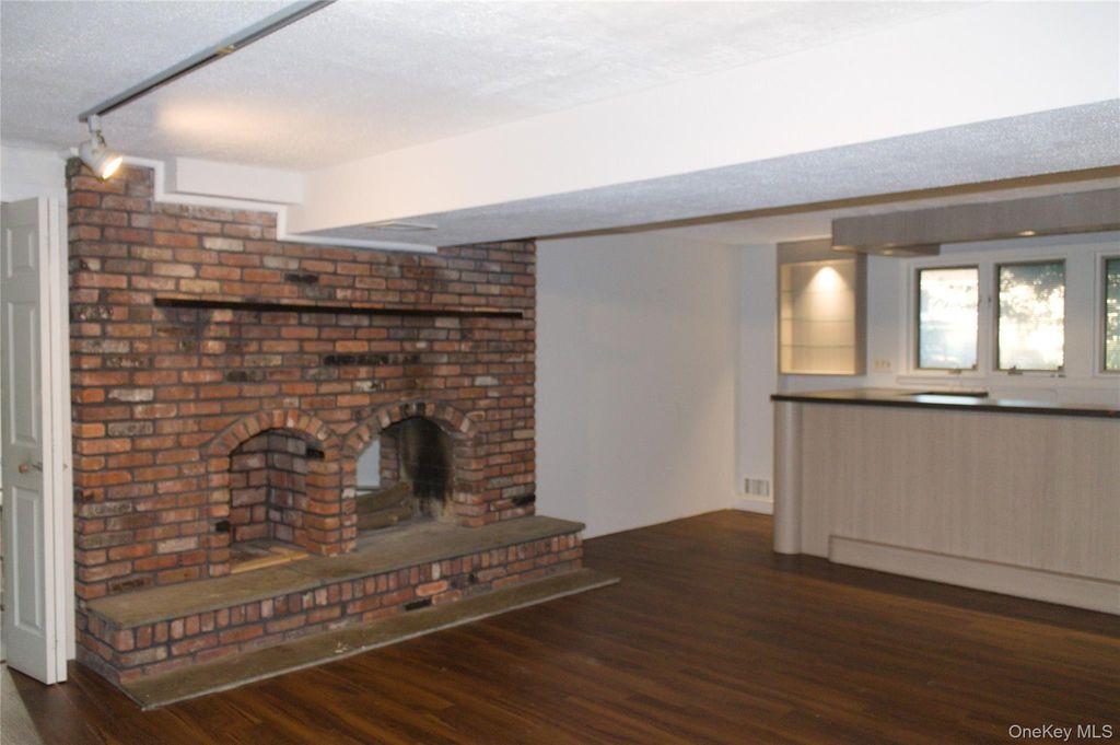 82 Yale Avenue, Oakdale, NY 11769 — photo 5