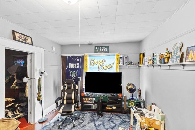 6410 W National AVENUE, West Allis, WI 53214