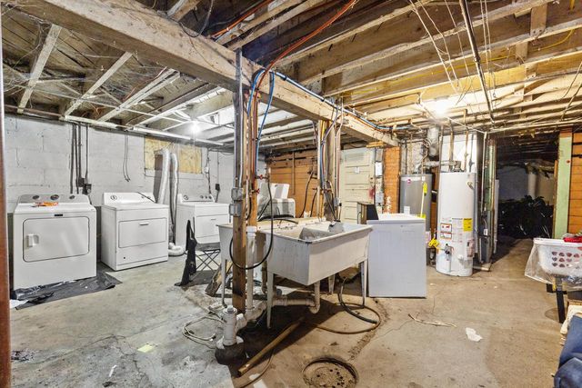 6410 W National AVENUE, West Allis, WI 53214