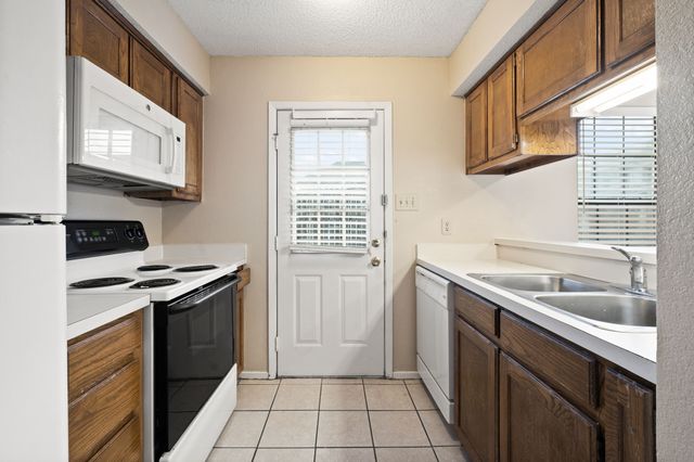 929 W Hickory Street A15, Denton, TX 76201