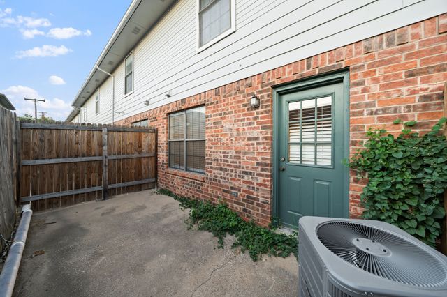 929 W Hickory Street A15, Denton, TX 76201