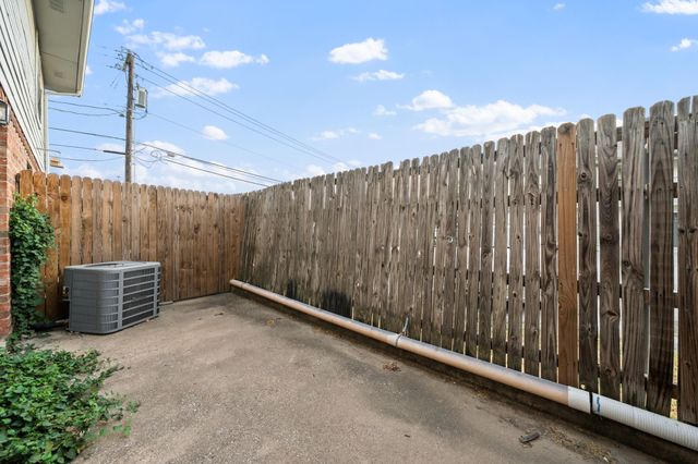 929 W Hickory Street A15, Denton, TX 76201