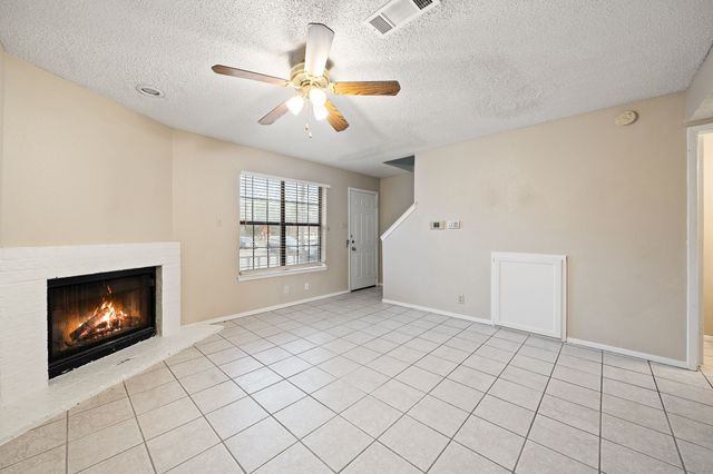 929 W Hickory Street A15, Denton, TX 76201