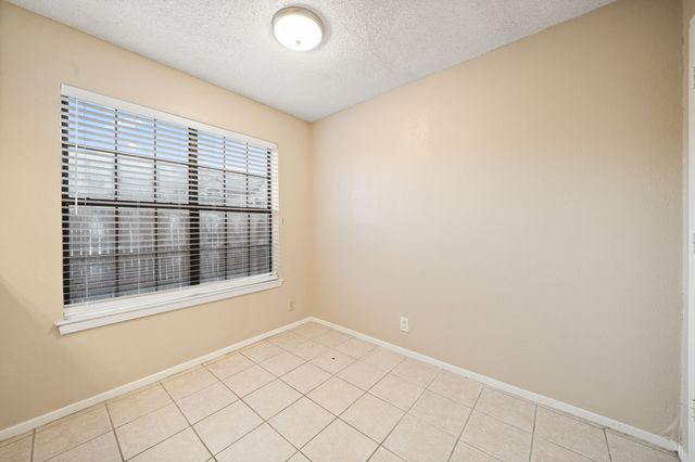 929 W Hickory Street A15, Denton, TX 76201