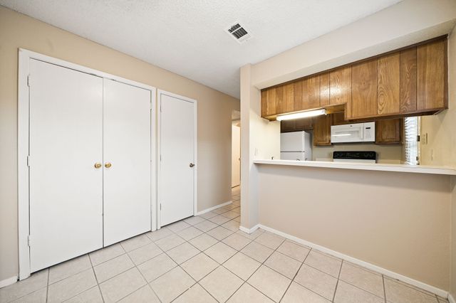 929 W Hickory Street A15, Denton, TX 76201