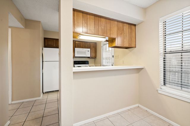 929 W Hickory Street A15, Denton, TX 76201