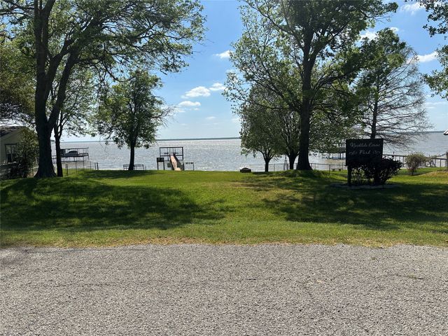 10595 Northlake Circle, Kemp, TX 75143